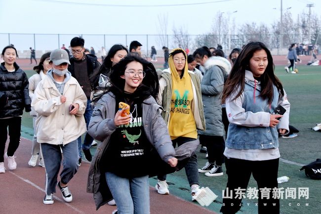 别人家大学的体育课潍坊理工学院体育课改俱乐部配套四季滑雪场全省